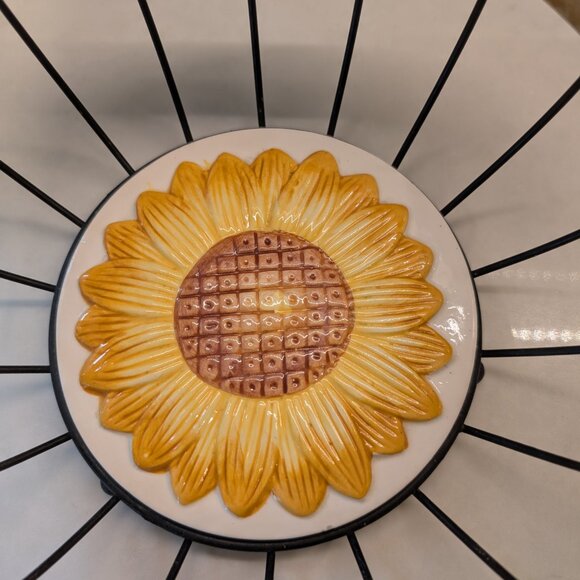 Sunflower metal wood and ceramic basket - Picture 4 of 7
